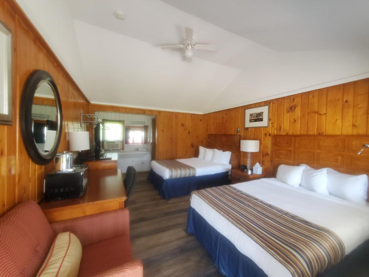 Bayview Lakefront Inn Saint Ignace Esterno foto