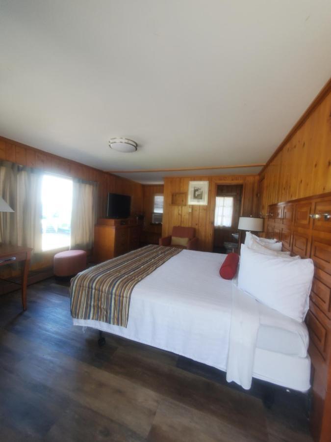 Bayview Lakefront Inn Saint Ignace Esterno foto