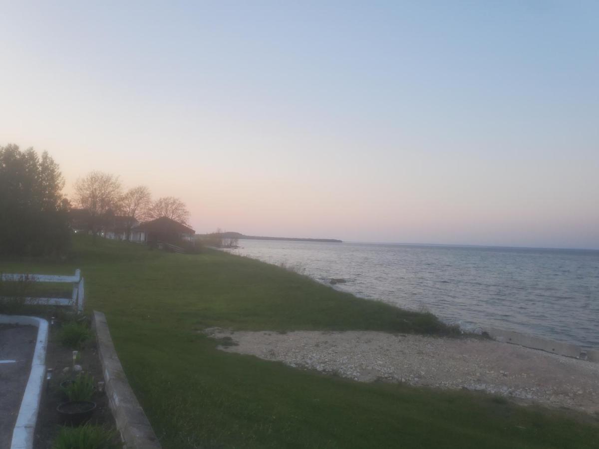Bayview Lakefront Inn Saint Ignace Esterno foto