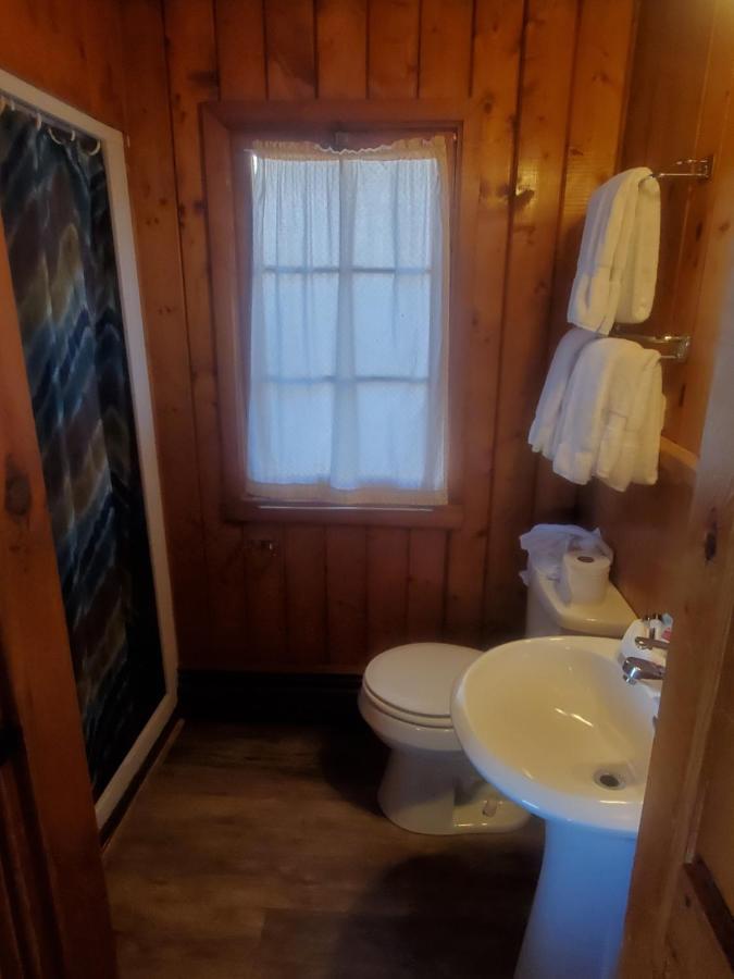 Bayview Lakefront Inn Saint Ignace Esterno foto