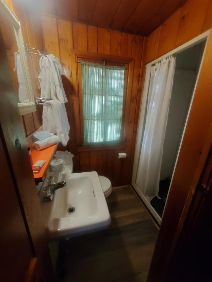 Bayview Lakefront Inn Saint Ignace Esterno foto