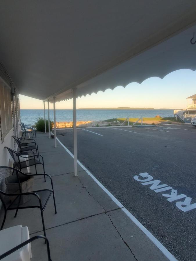 Bayview Lakefront Inn Saint Ignace Esterno foto