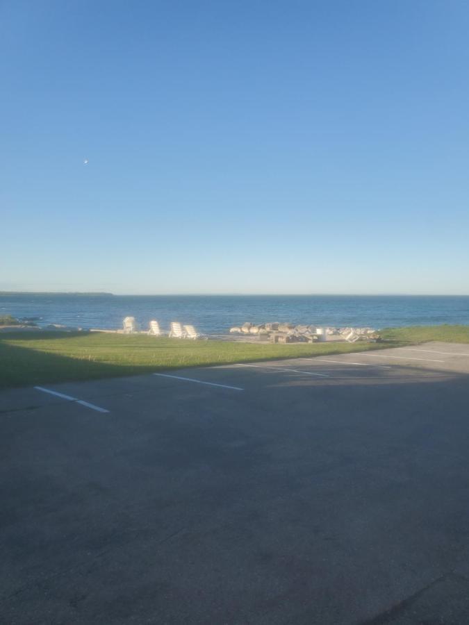 Bayview Lakefront Inn Saint Ignace Esterno foto